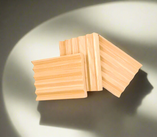 Natural wooden soap holder with wide drainage grooves – crafted in the USA from alder wood.